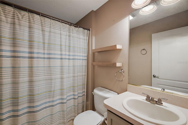 full bathroom featuring a textured ceiling, vanity, toilet, and a shower with curtain