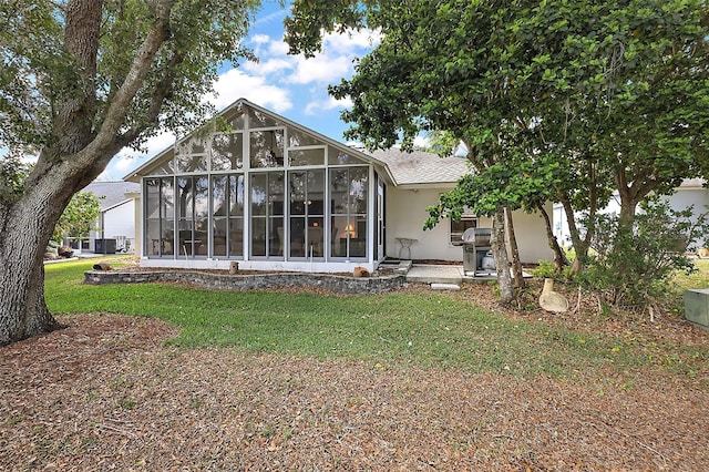 back of house featuring a yard