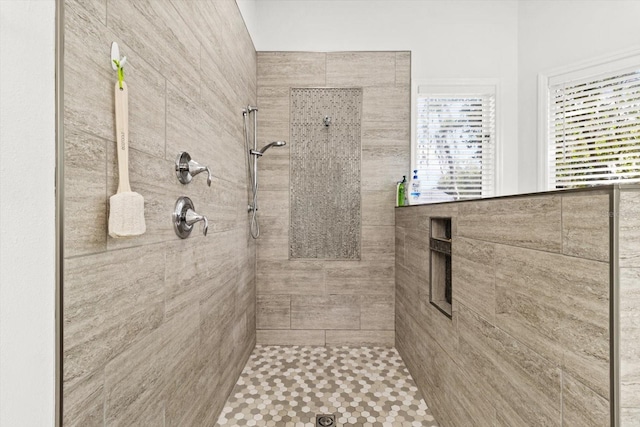 bathroom featuring a tile shower