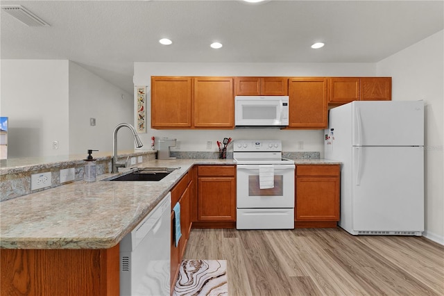 620 Vagabond St, The Villages, FL 32163 - kitchen with a peninsula, white appliances, visible vents, and a sink