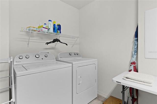 620 Vagabond St, The Villages, FL 32163 - laundry area featuring laundry area, baseboards, and separate washer and dryer
