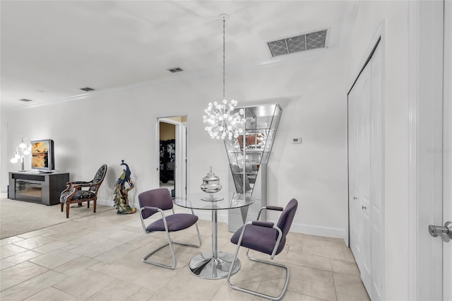 dining area featuring crown molding, visible vents, a notable chandelier, and baseboards