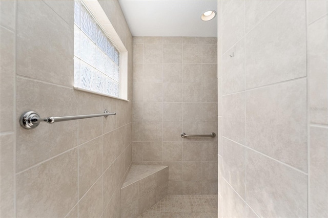 bathroom featuring a tile shower