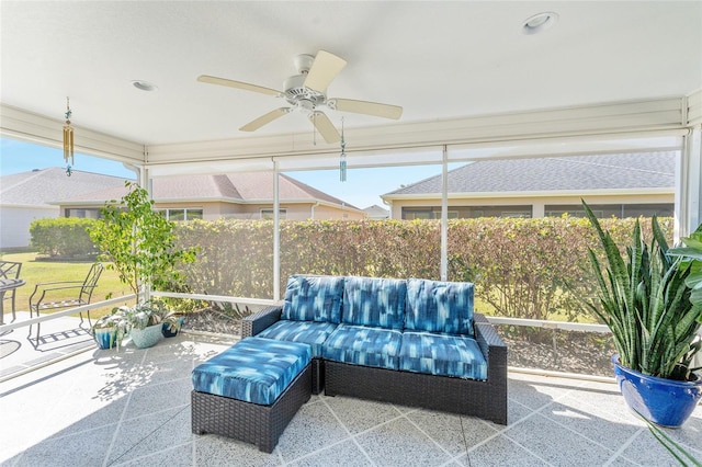 sunroom with ceiling fan