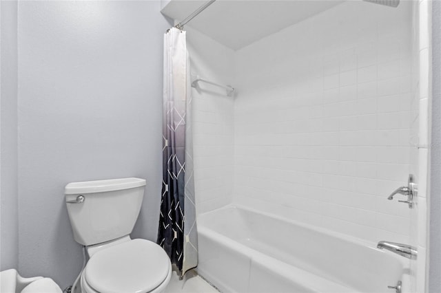 bathroom with shower / bath combo with shower curtain and toilet