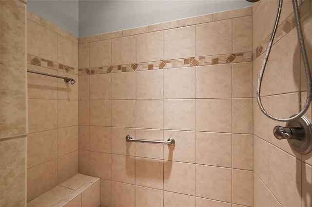 bathroom featuring tiled shower