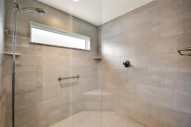 bathroom featuring a tile shower