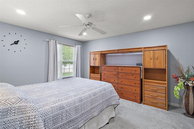 bedroom featuring ceiling fan, a textured ceiling, recessed lighting, light carpet, and baseboards