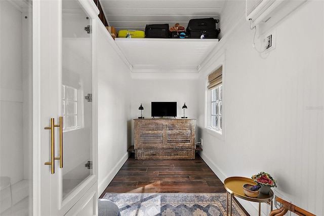 living area with dark wood-style flooring and baseboards