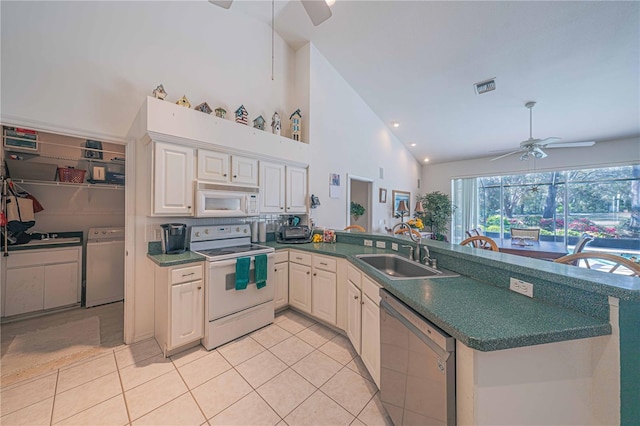 kitchen featuring ceiling fan, a peninsula, white appliances, a sink, and visible vents