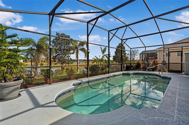 8780 Bridgeport Bay Cir, Mount Dora, FL 32757 - outdoor pool with a patio area and glass enclosure