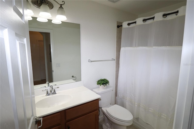 bathroom featuring toilet, a shower with curtain, visible vents, and vanity