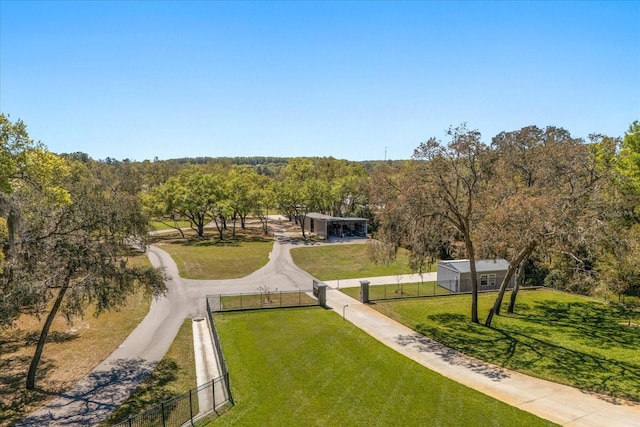 birds eye view of property featuring a forest view