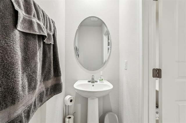 255 Blueberry Ln, Davenport, FL 33837 - view of half bathroom