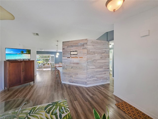 6106 Kittiwake Dr, Lakeland, FL 33809 - interior space with visible vents, baseboards, and wood finished floors