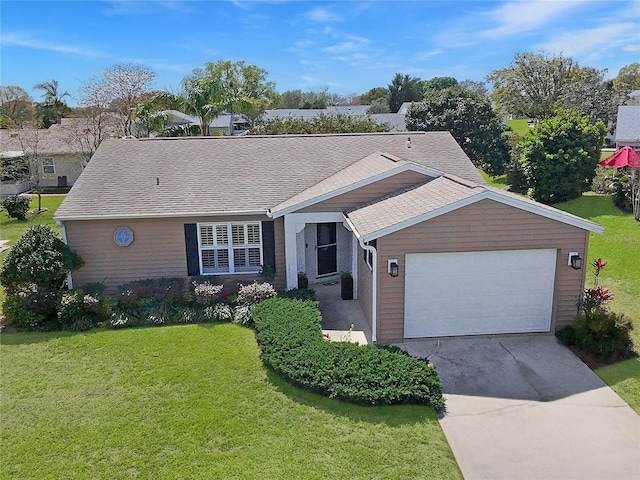 6106 Kittiwake Dr, Lakeland, FL 33809 - single story home with an attached garage, driveway, and a front lawn