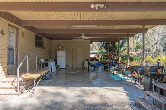 view of patio with a carport and a ceiling fan