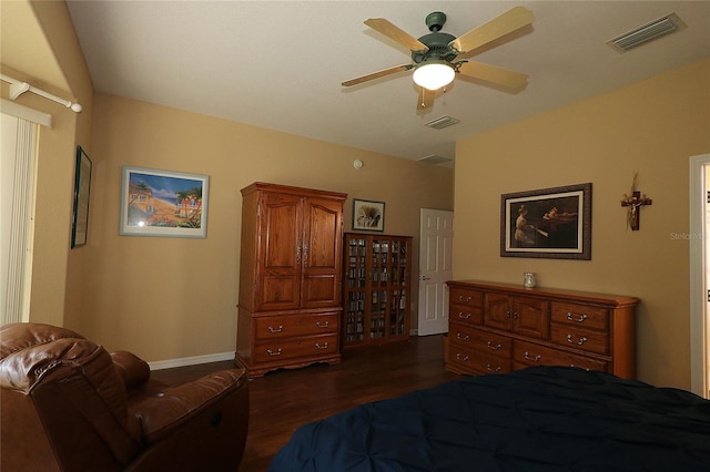 bedroom featuring dark wood-style floors, ceiling fan, visible vents, and baseboards