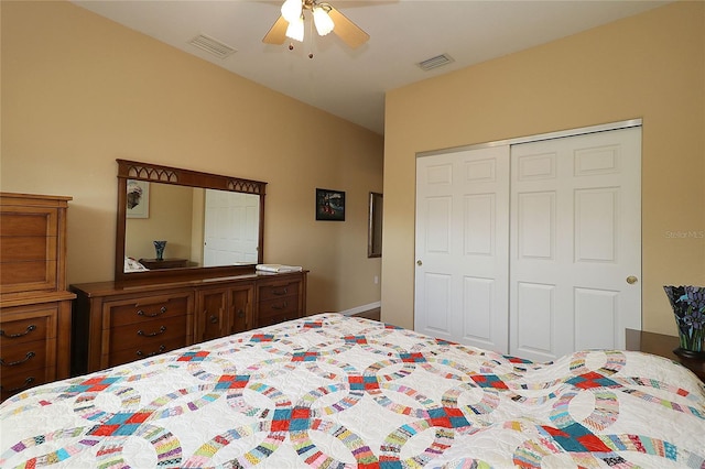 bedroom featuring ceiling fan, visible vents, and a closet