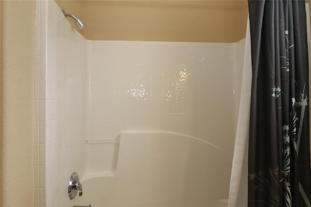 full bathroom featuring shower / bath combo