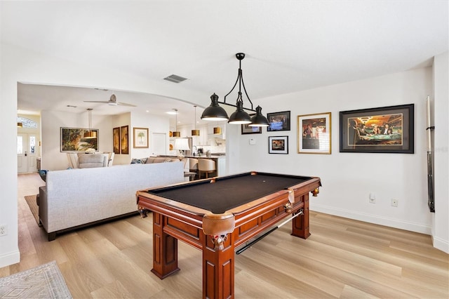 rec room with ceiling fan, light wood-type flooring, visible vents, and baseboards