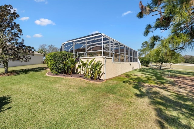 view of yard with a lanai