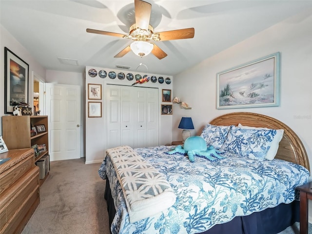 bedroom featuring baseboards, visible vents, a ceiling fan, carpet floors, and a closet