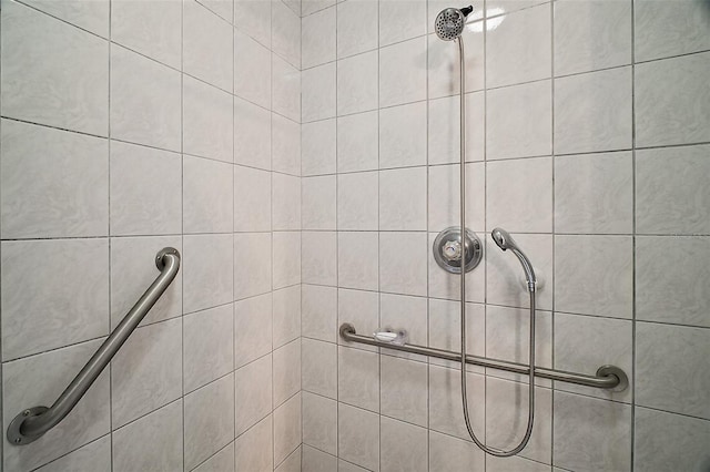 full bath featuring a tile shower