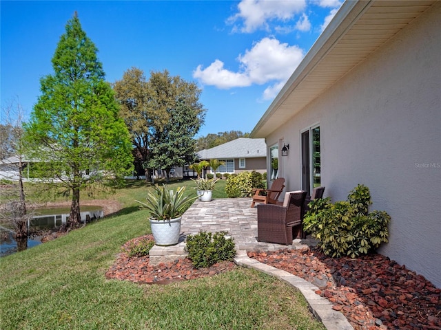 view of yard featuring a patio area