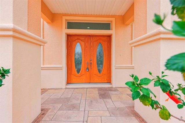 view of exterior entry with stucco siding