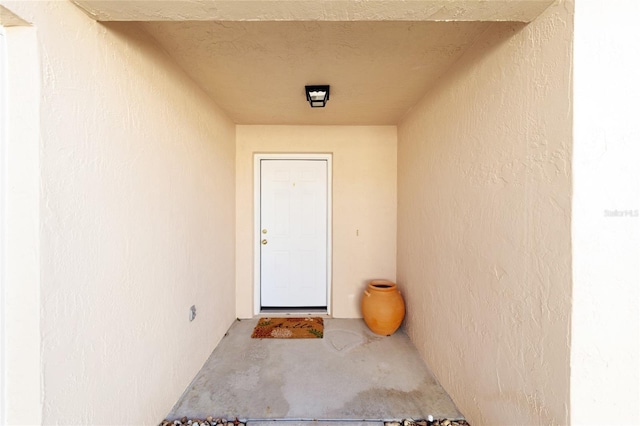 view of exterior entry featuring stucco siding