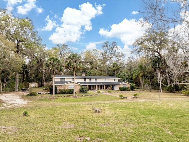 view of front facade with a front lawn