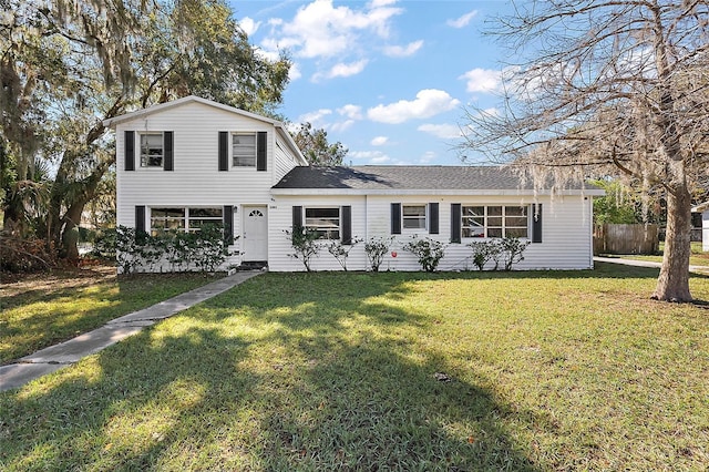 view of front of home featuring a front lawn and fence