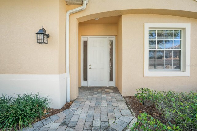 entrance to property with stucco siding