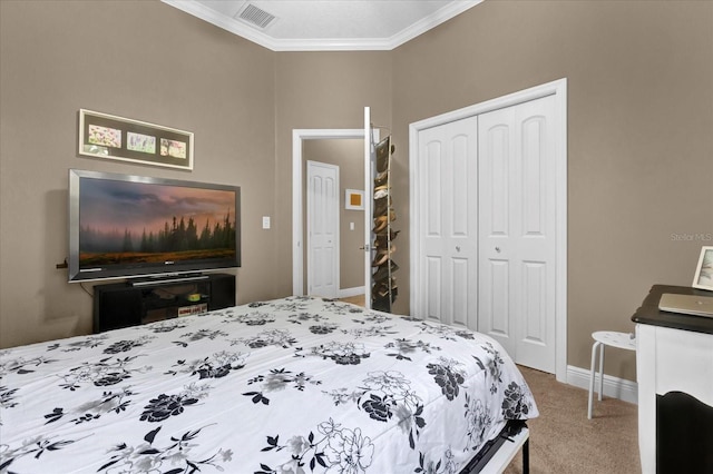 carpeted bedroom with baseboards, a closet, visible vents, and crown molding