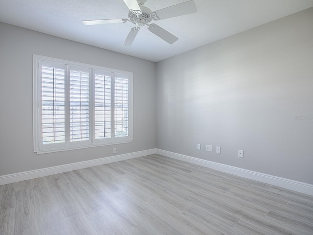 unfurnished room featuring light wood-style floors, ceiling fan, and baseboards