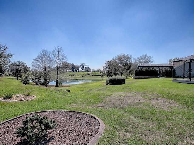 view of yard featuring a water view