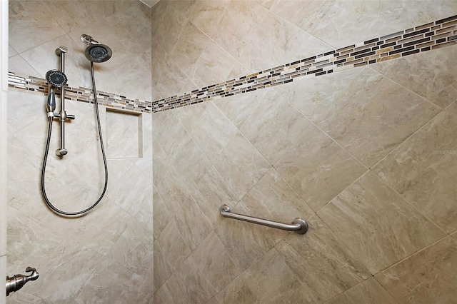 details featuring tiled shower