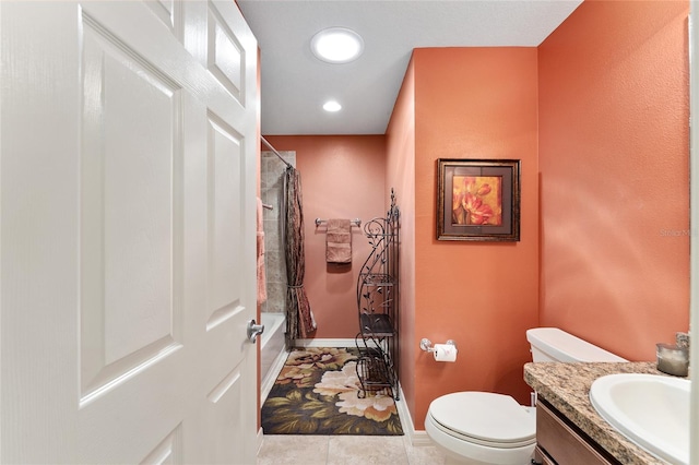 full bath featuring baseboards, toilet, shower / bath combination with curtain, vanity, and recessed lighting