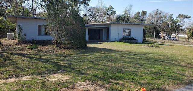 view of front of home with a front yard