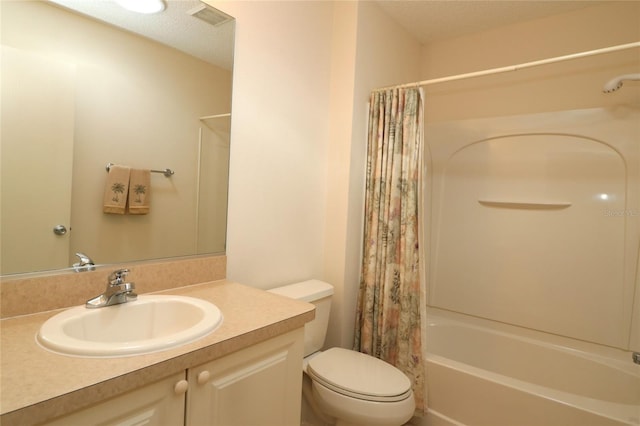 bathroom featuring toilet, shower / bath combo, visible vents, and vanity