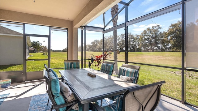 26747 White Plains Way, Leesburg, FL 34748 - sunroom featuring outdoor dining area