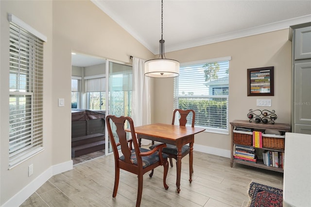 2124 Biller Cir, The Villages, FL 32163 - dining room featuring vaulted ceiling, light wood finished floors, baseboards, and crown molding