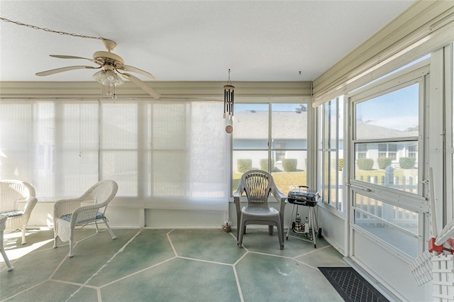 sunroom with ceiling fan