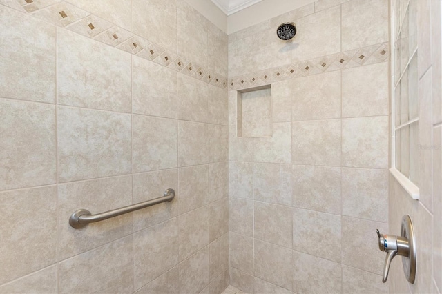 room details featuring a tile shower