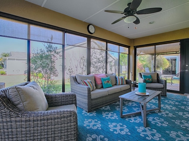 sunroom with ceiling fan