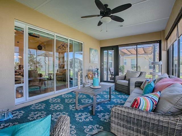 sunroom with ceiling fan