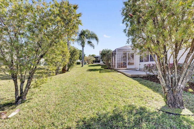 9511 SE 168th Elderberry Pl, The Villages, FL 32162 - view of grassy yard with a patio area and glass enclosure