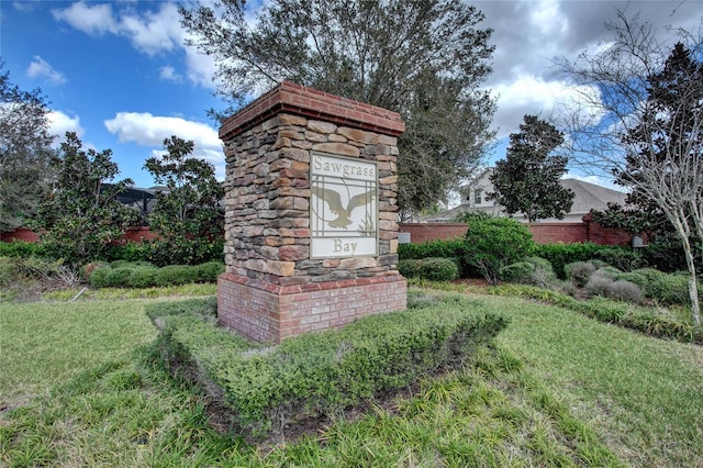 community sign featuring a lawn