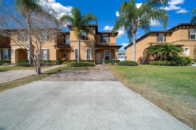 view of front facade featuring stucco siding and a front yard